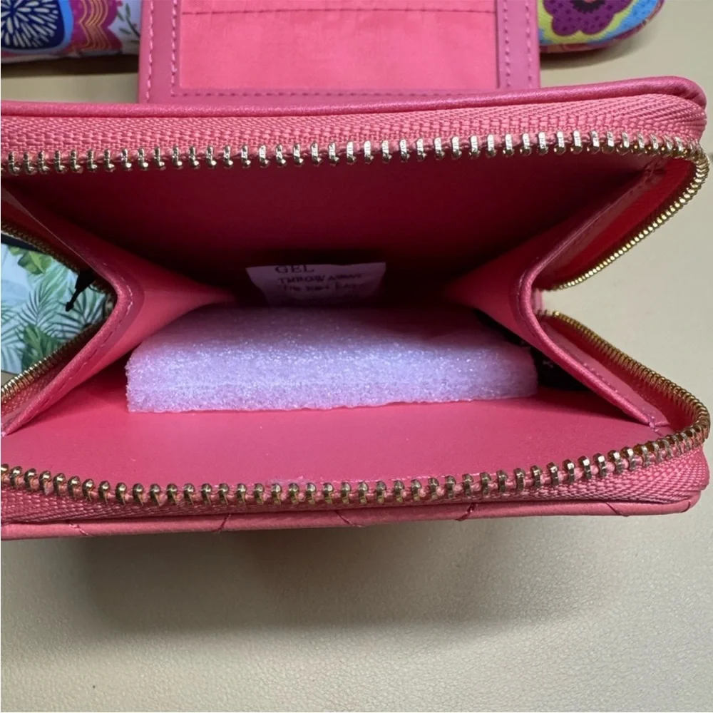 Badgley Mischka Coral Quilted
Women's Wallet NWT - Picture 7 of 10